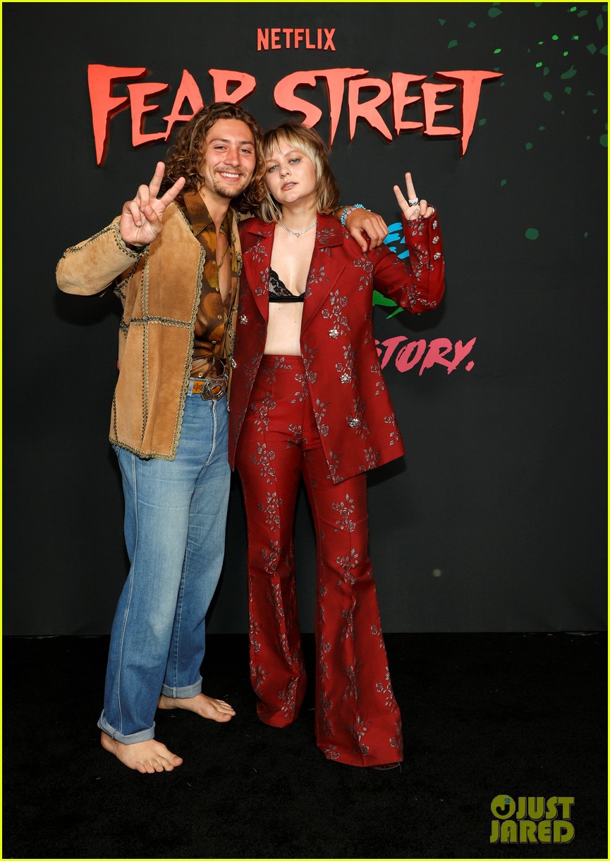 olivia scott welch ted sutherland premiere fear street part two 13