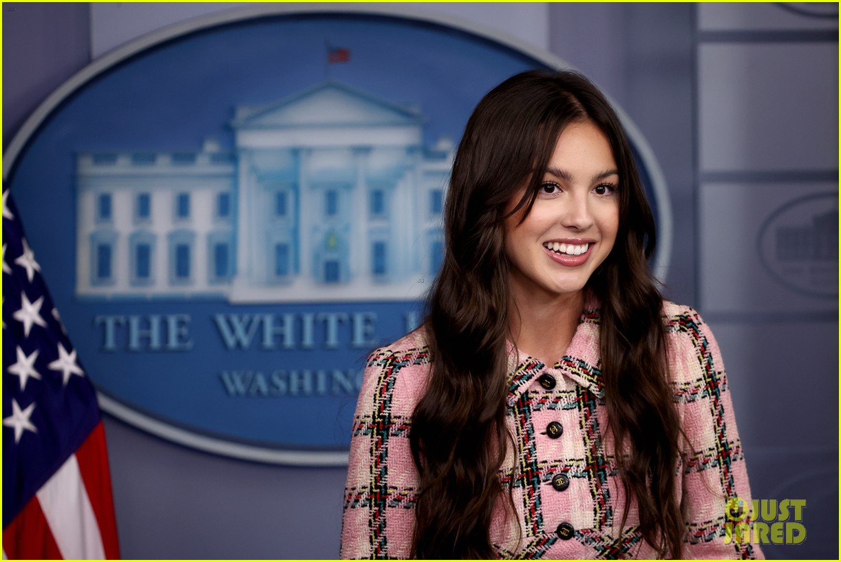 olivia rodrigo thanks president biden for having her at the white house 05