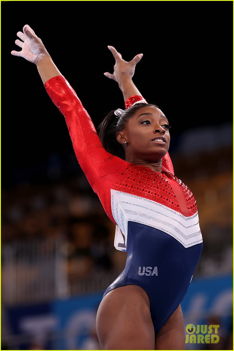 simone biles prioritizes mental health withdraws from second olympic event 02