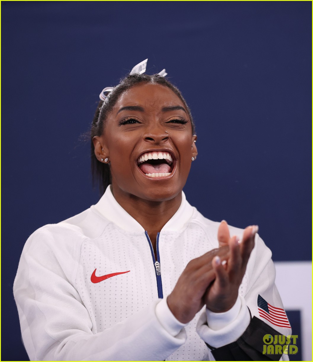 simone biles withdraws from olympic team event 04