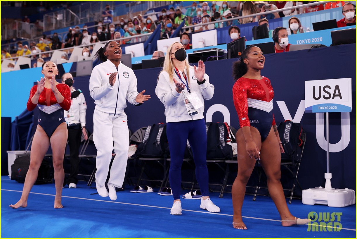 simone biles withdraws from olympic team event 08