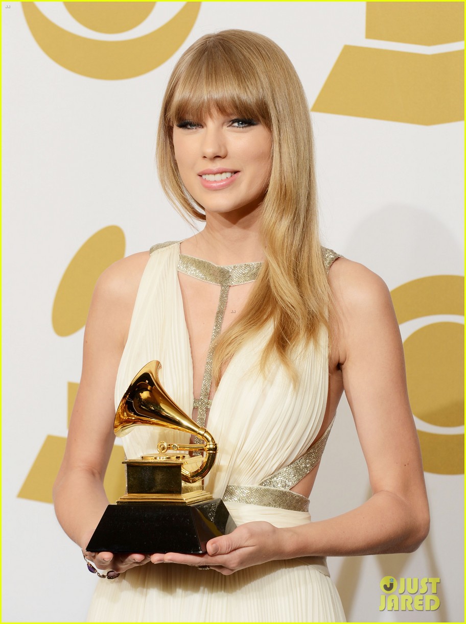 taylor swift wont submit fearless for grammy or cmas makes way for evermore 01