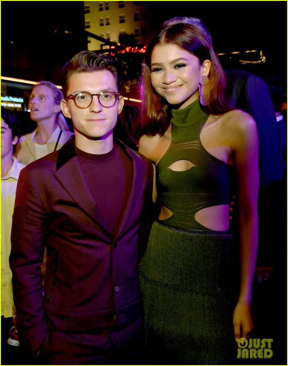 tom holland zendaya are dating spotted kissing in los angeles 01