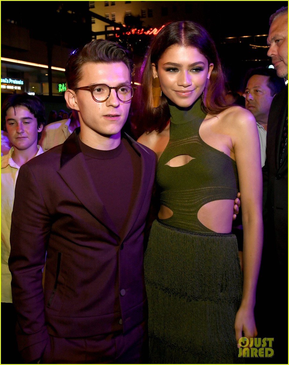 tom holland zendaya are dating spotted kissing in los angeles 08