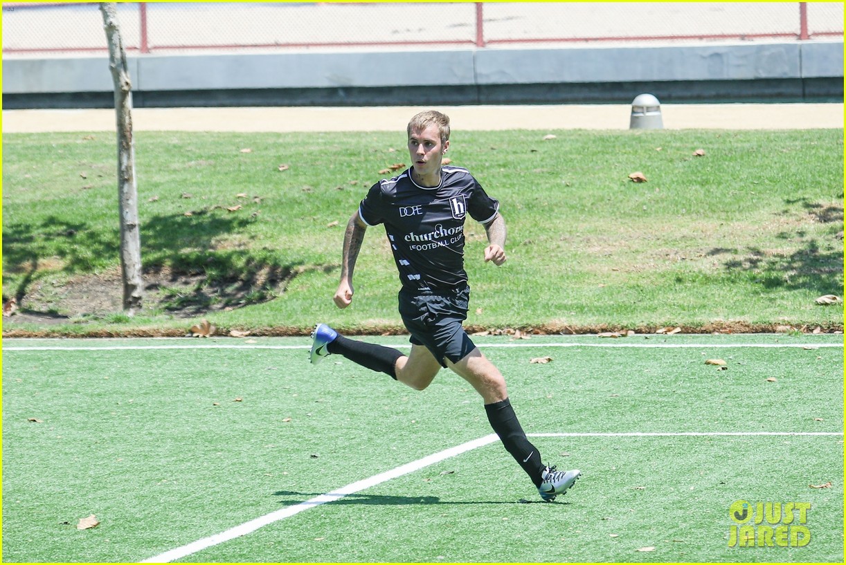 justin bieber plays soccer with friends 09