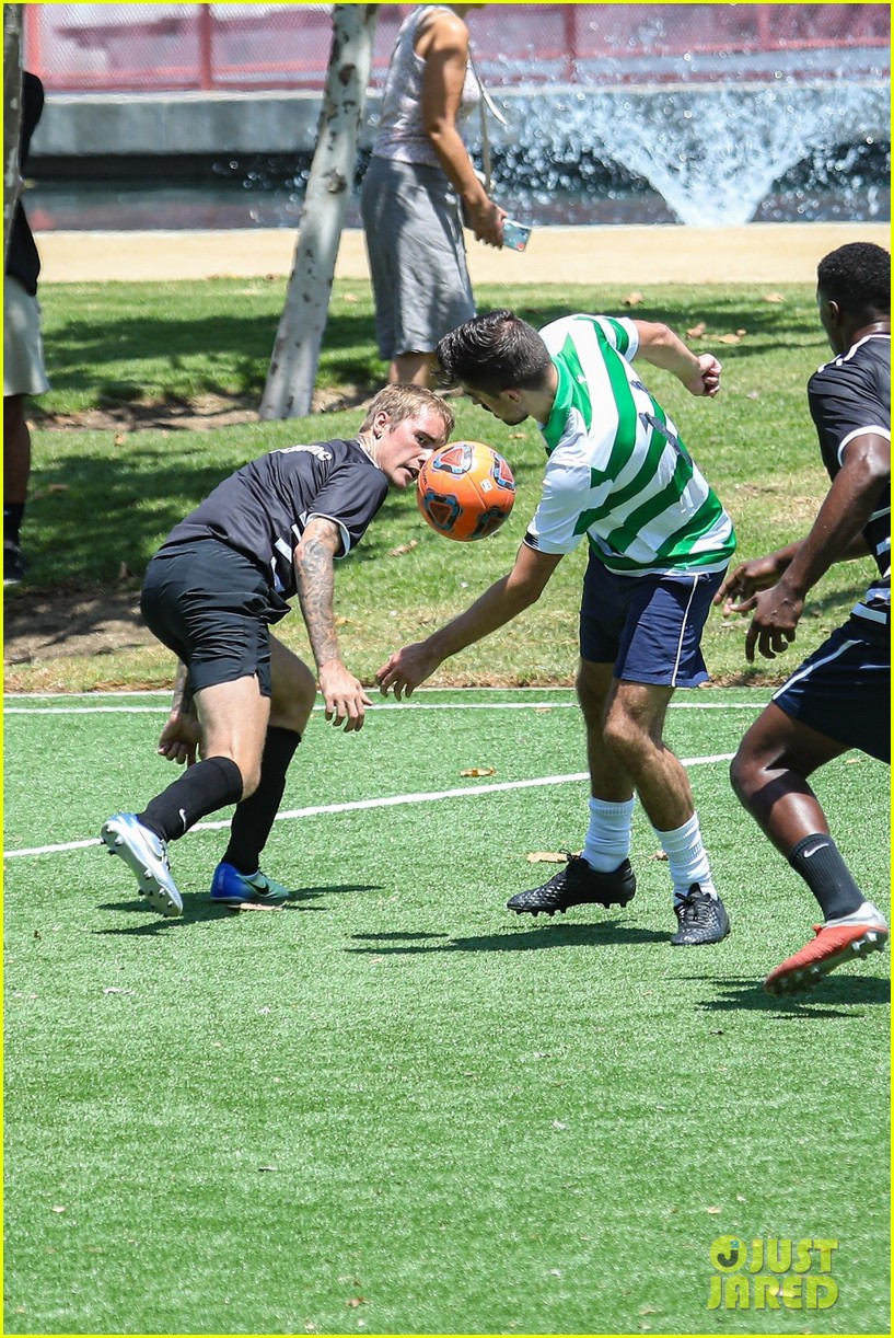 justin bieber plays soccer with friends 18