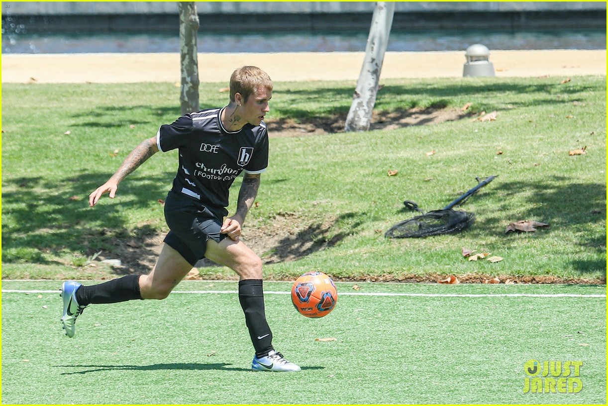 justin bieber plays soccer with friends 20