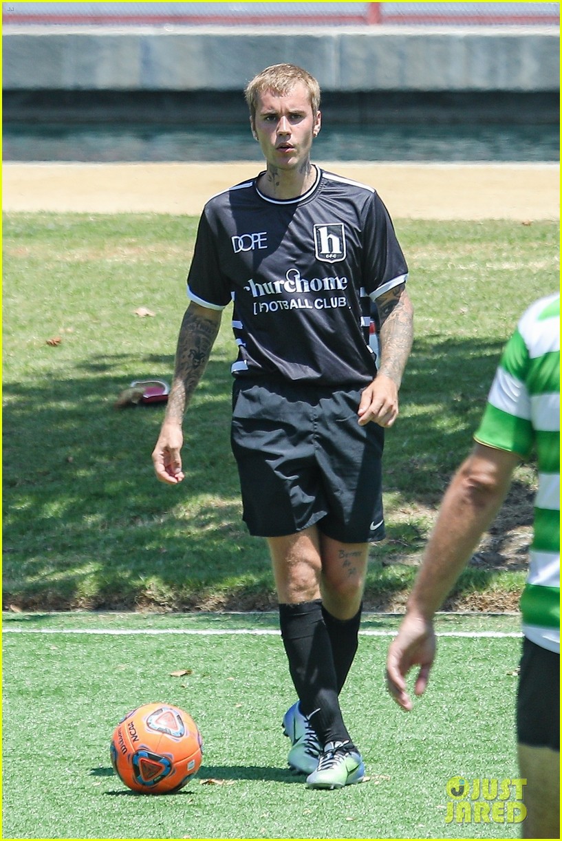 justin bieber plays soccer with friends 30