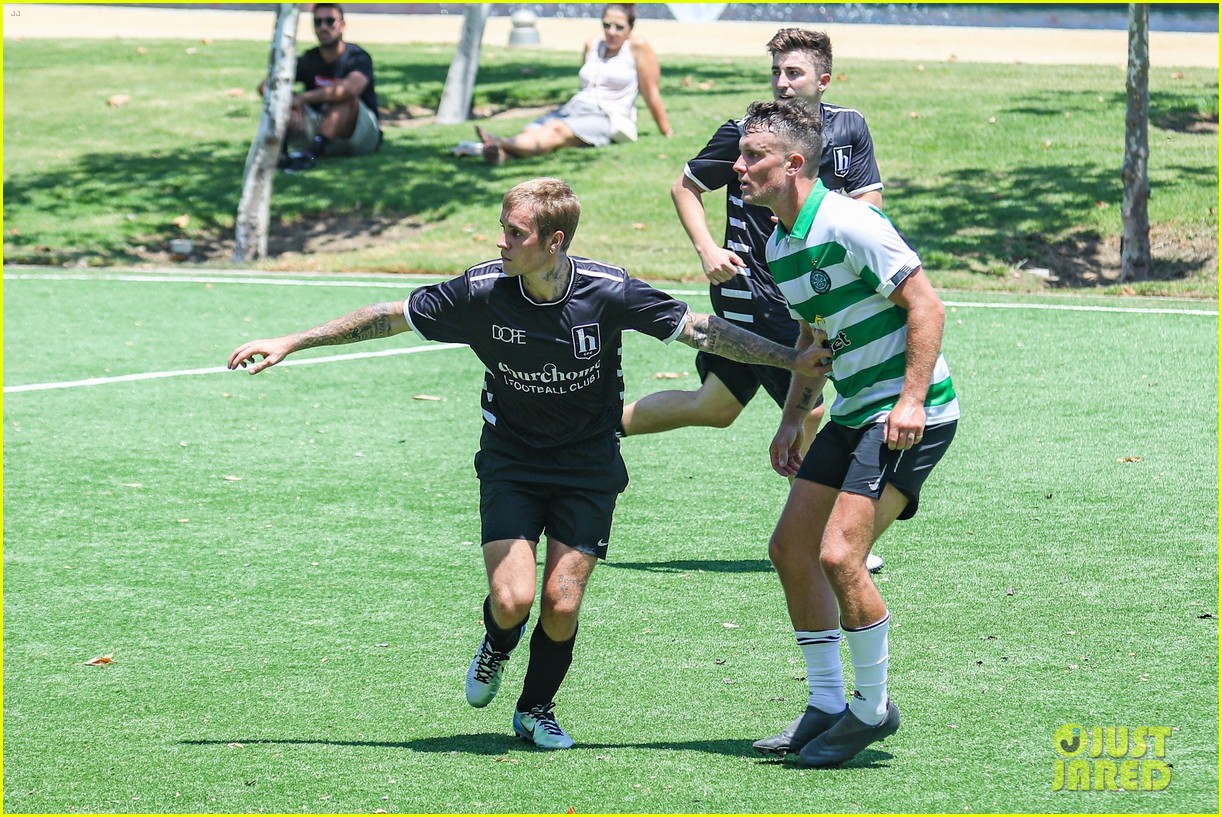 justin bieber plays soccer with friends 33