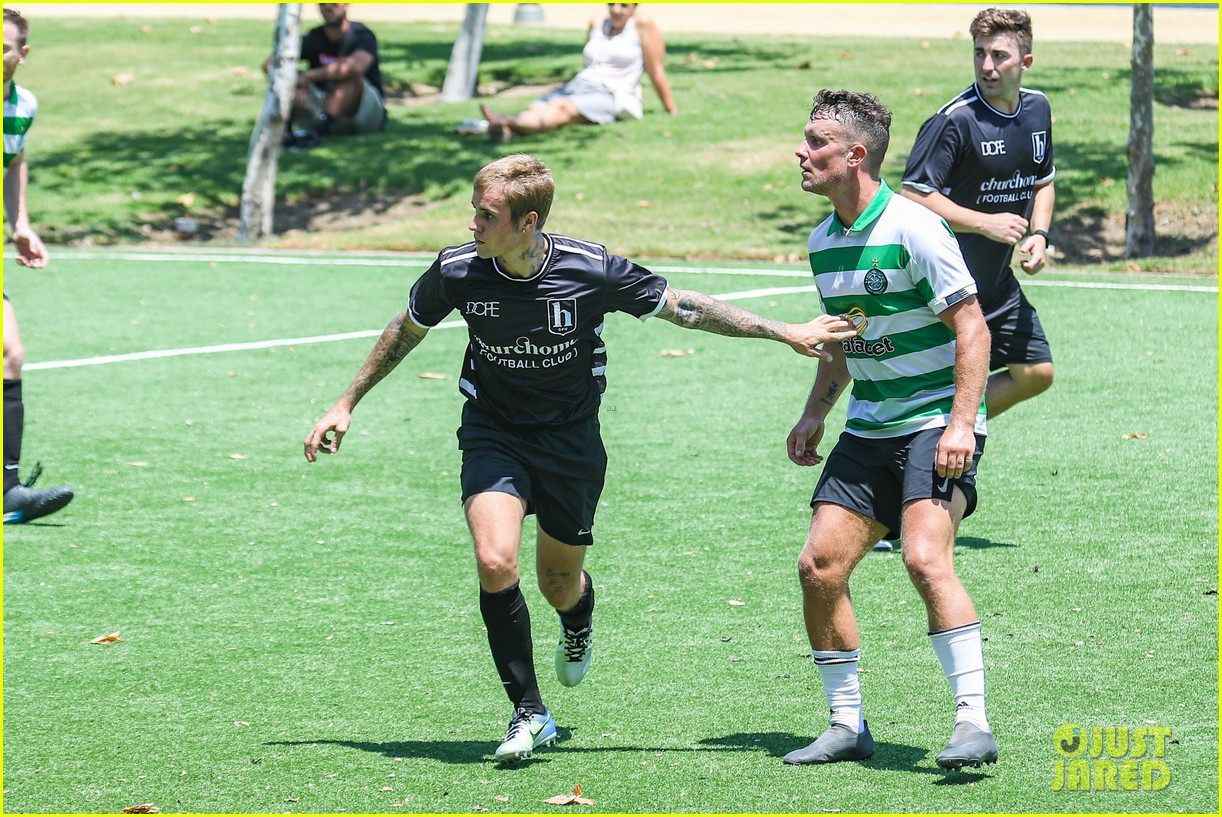 justin bieber plays soccer with friends 34
