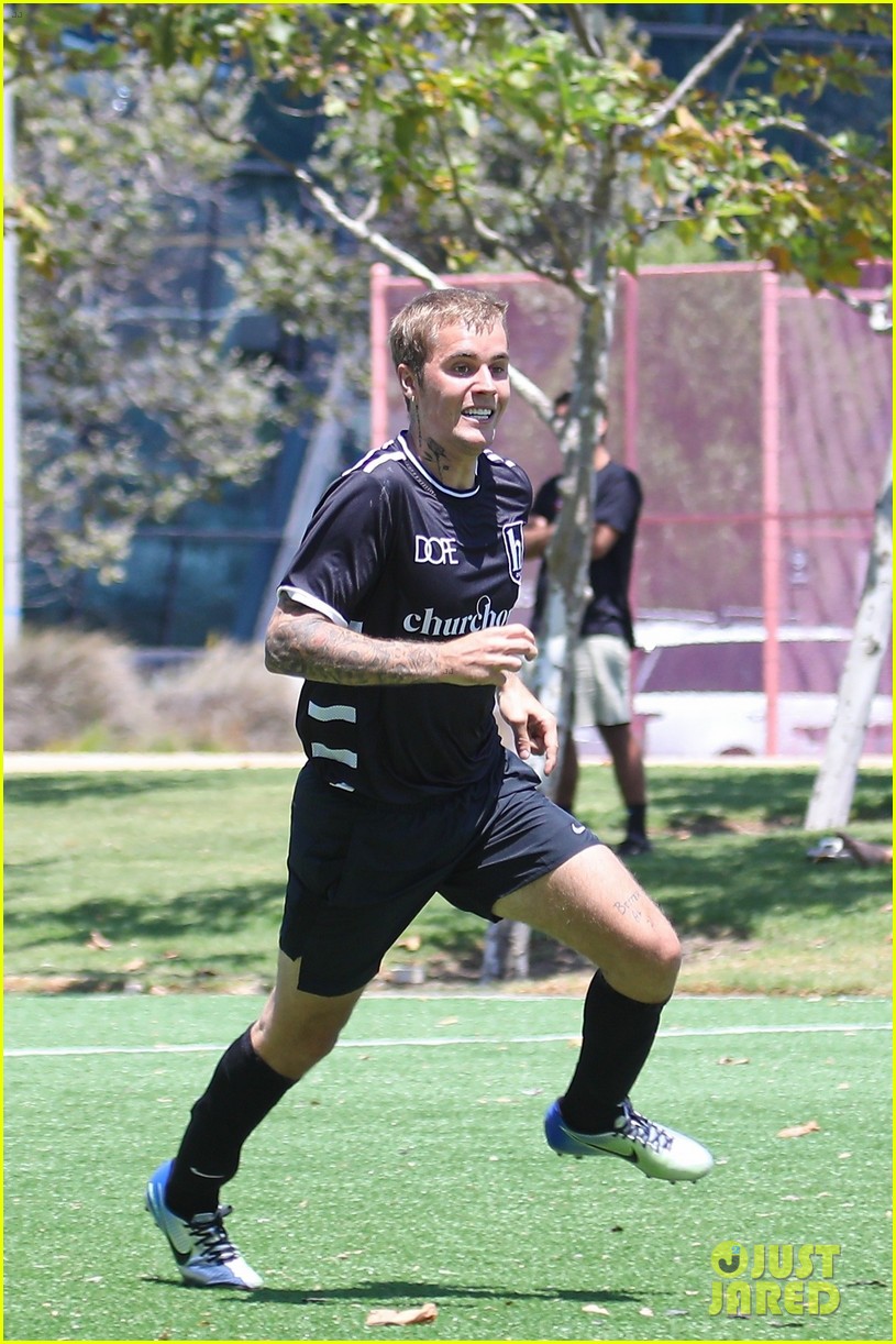 justin bieber plays soccer with friends 51