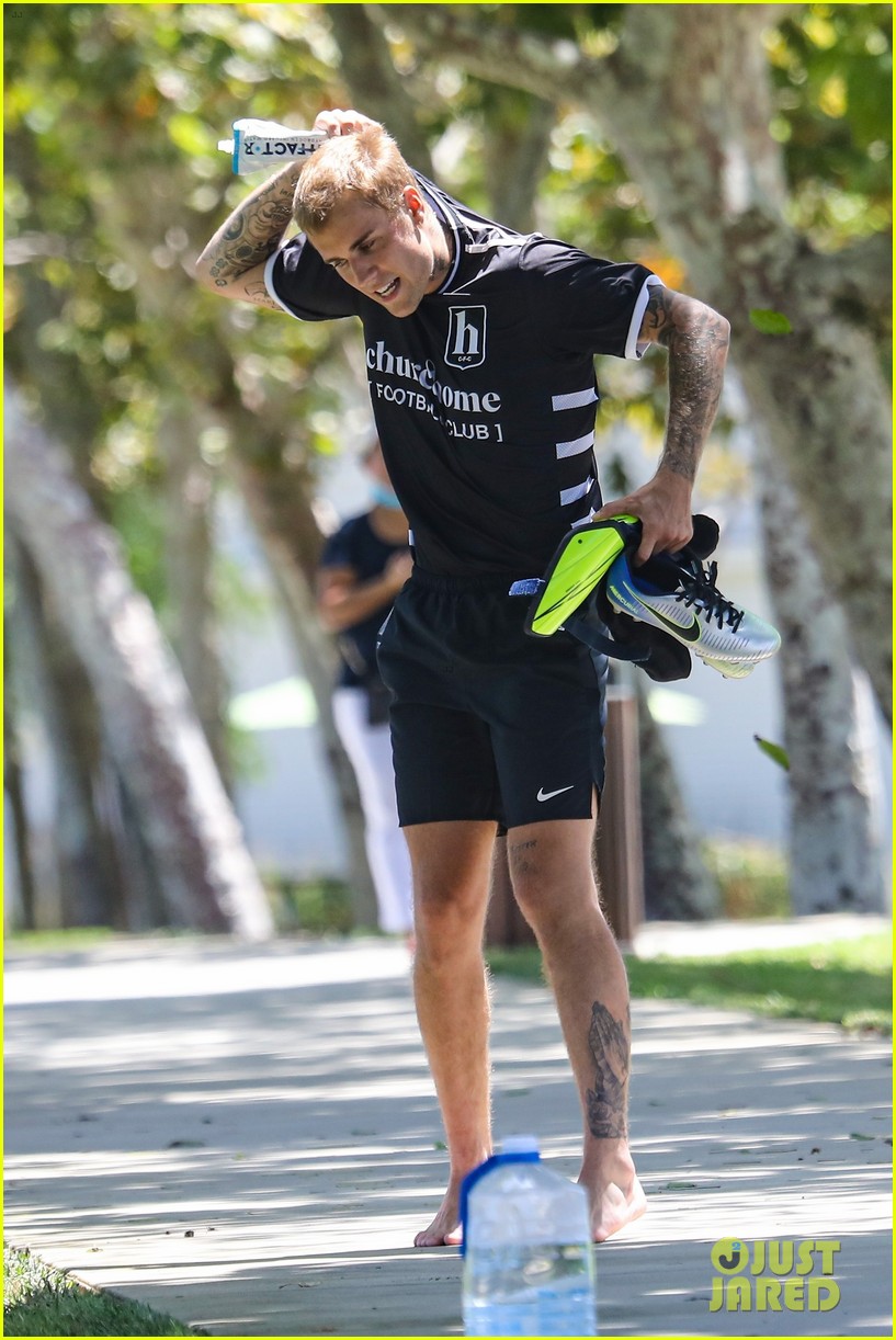 justin bieber plays soccer with friends 62