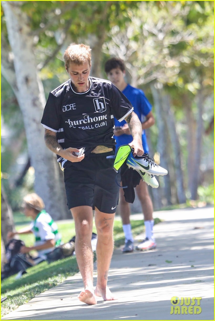 justin bieber plays soccer with friends 65