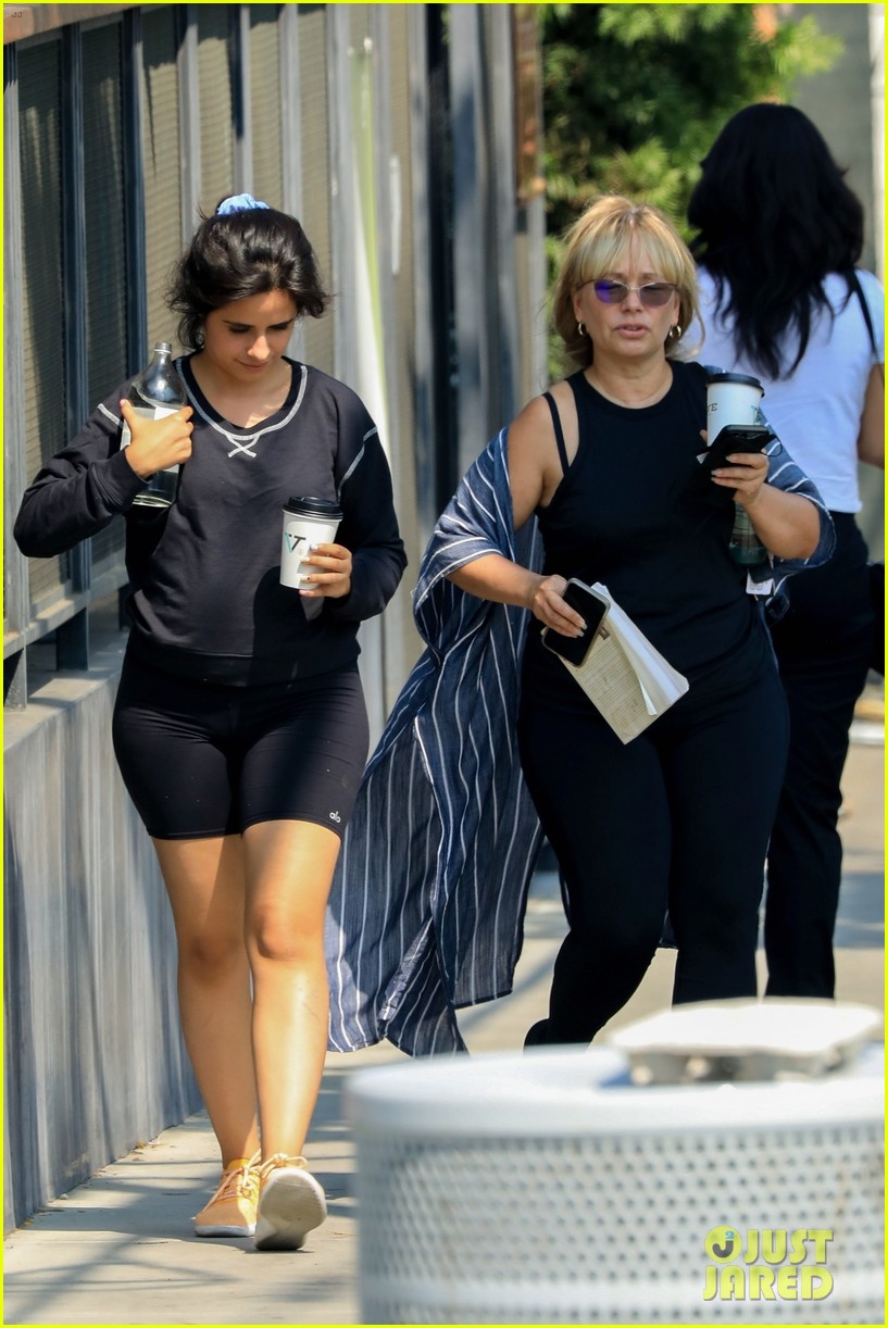 camila cabello runs errands with her mom 05