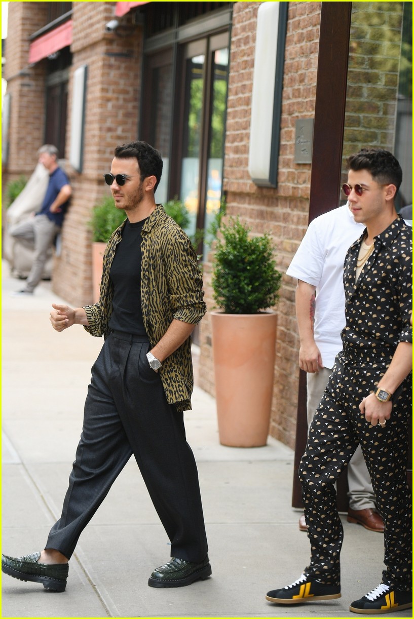 jonas brothers leave greenwich village hotel in nyc 02