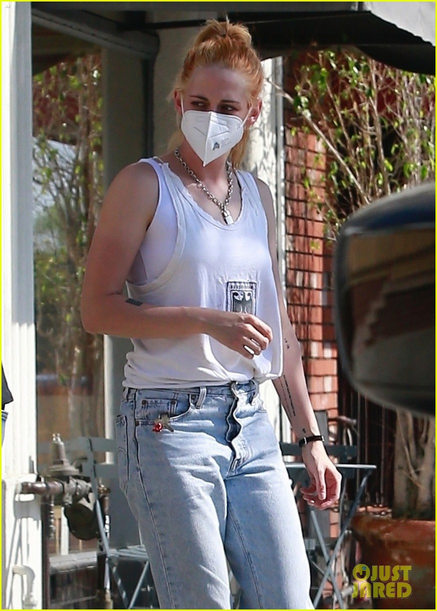 kristen stewart shows off new hair color shopping with gf dylan meyer 02
