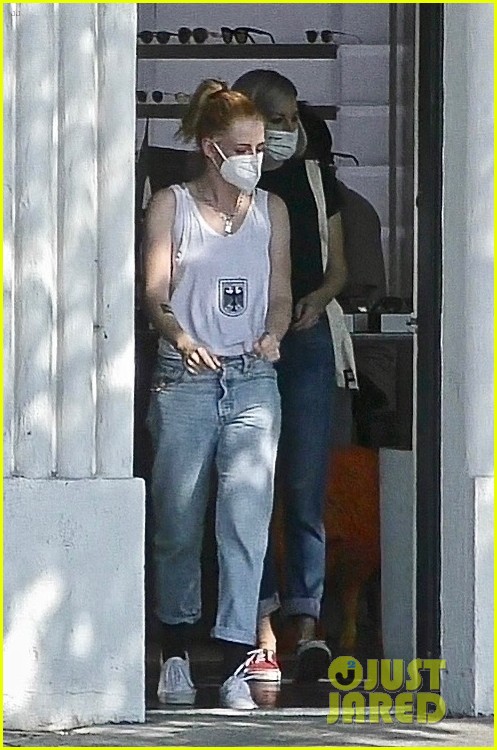 kristen stewart shows off new hair color shopping with gf dylan meyer 08