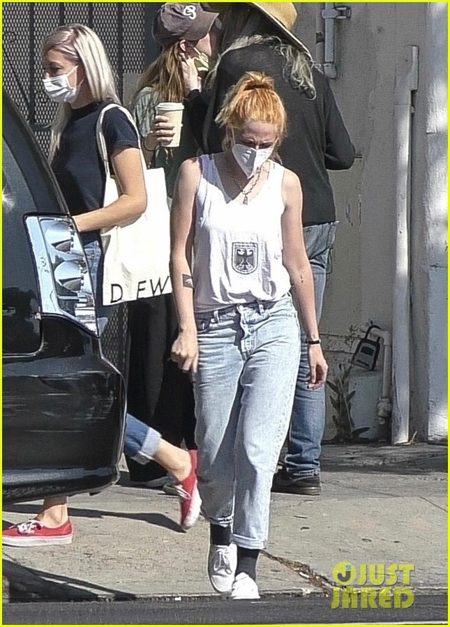 kristen stewart shows off new hair color shopping with gf dylan meyer 22