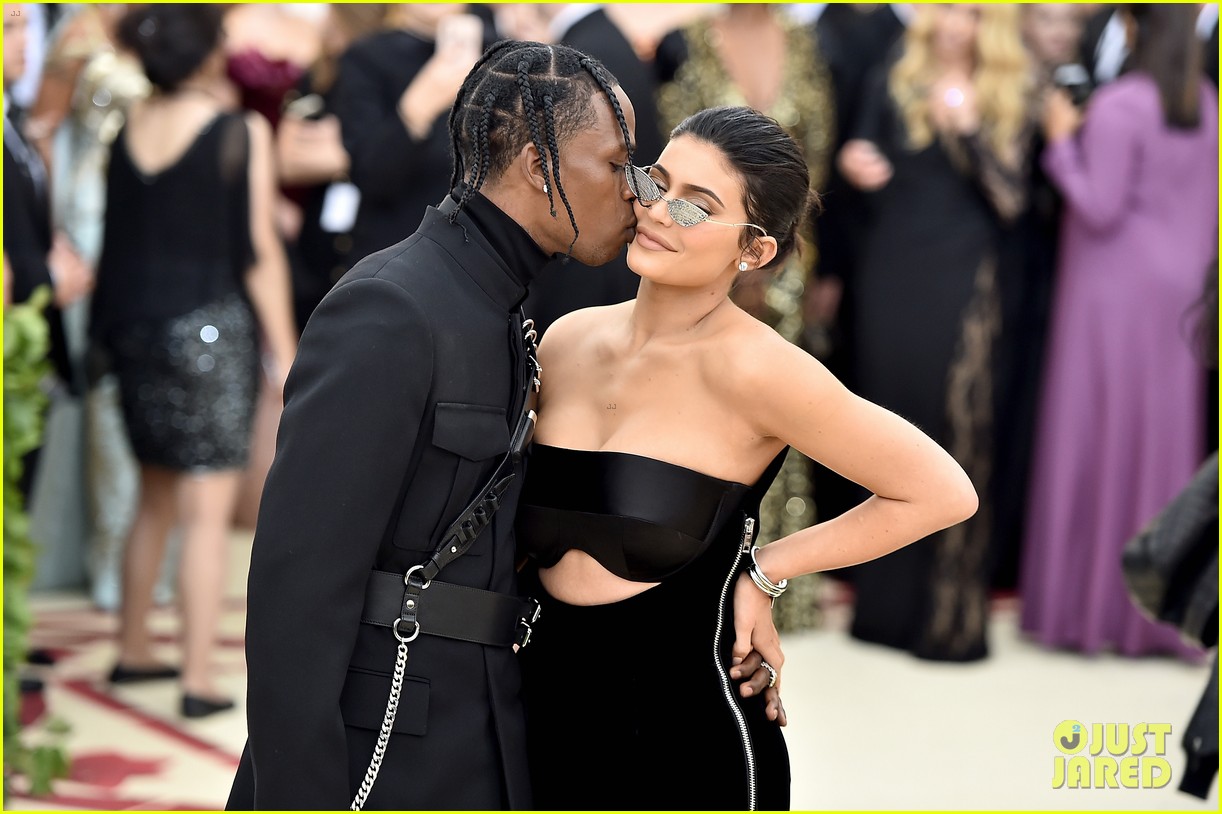 kylie jenner travis scott expecting baby number 2 report 02