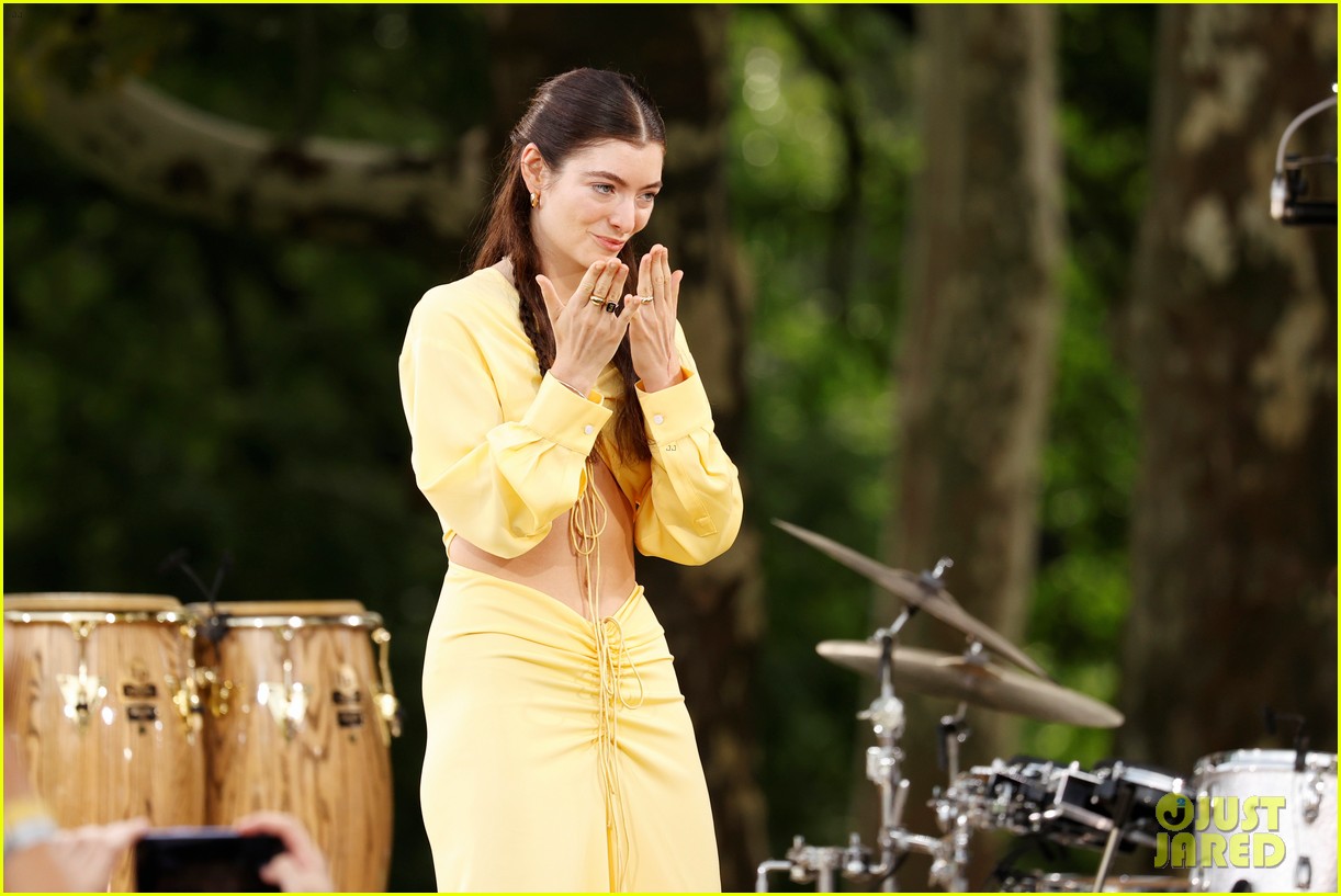 lorde performs in central park for gma 12