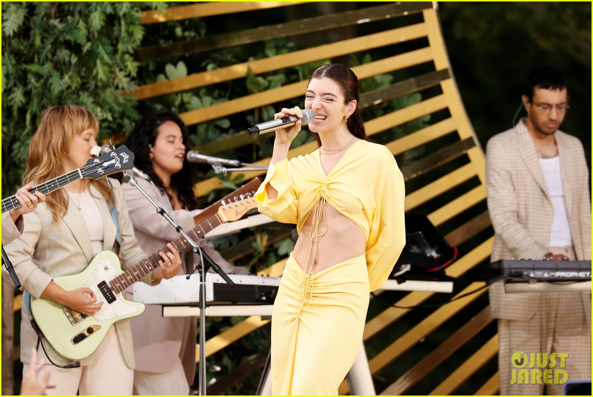 lorde performs in central park for gma 16
