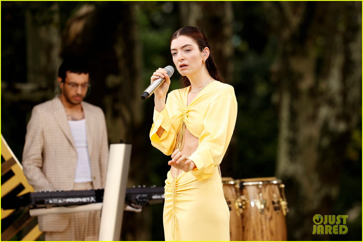 lorde performs in central park for gma 48