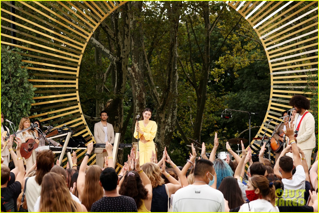 lorde performs in central park for gma 49