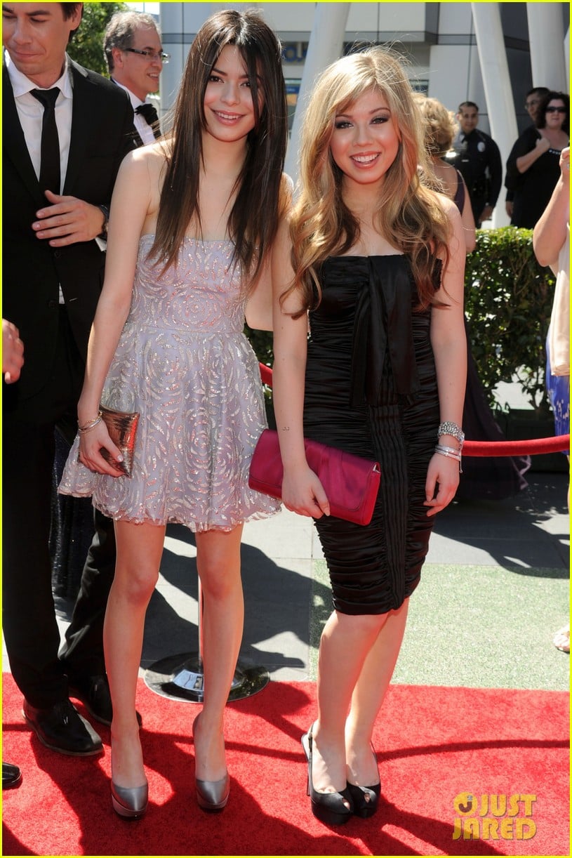 miranda cosgrove would love to know what jeannette mccurdy thinks of icarly 03