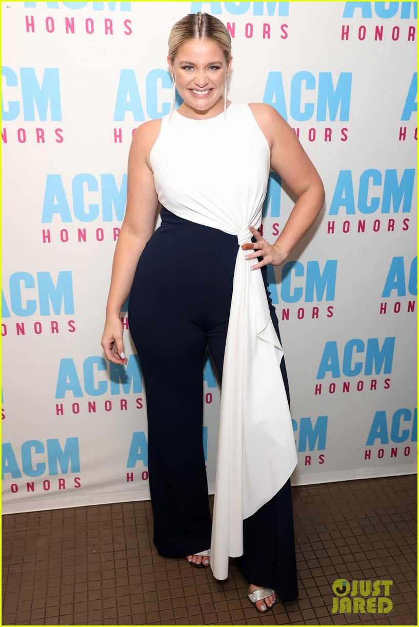 raelynn steps out for acm honors 9 months pregnant 04