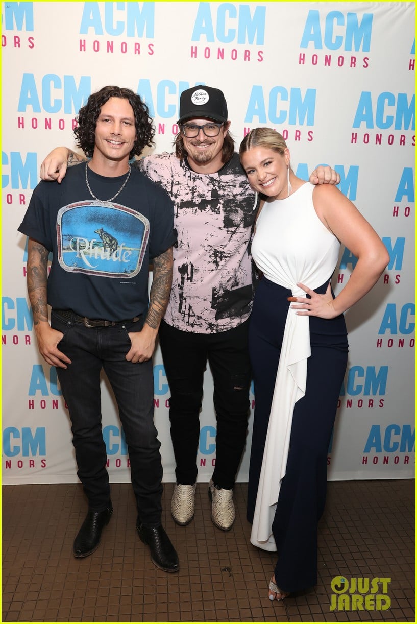 raelynn steps out for acm honors 9 months pregnant 09