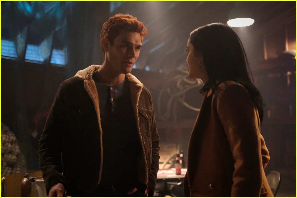 riverdale season five returns with new episodes tonight 04