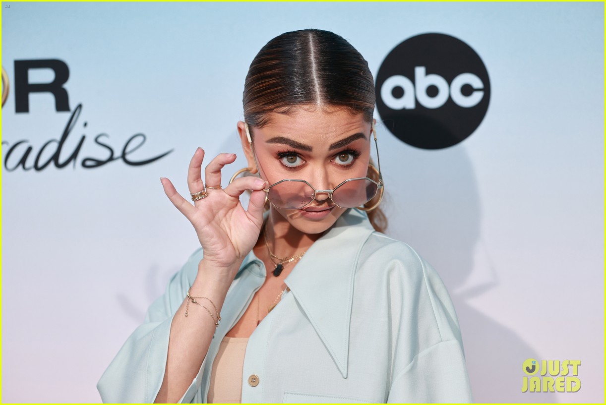 sarah hyland wells adams share super cute moments at bachelor in paradise premiere 02