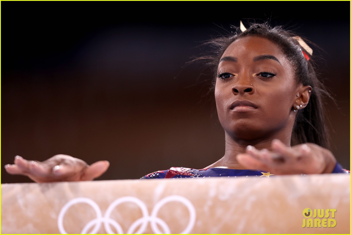 simone biles to compete at balance beam finals at tokyo olympics 03