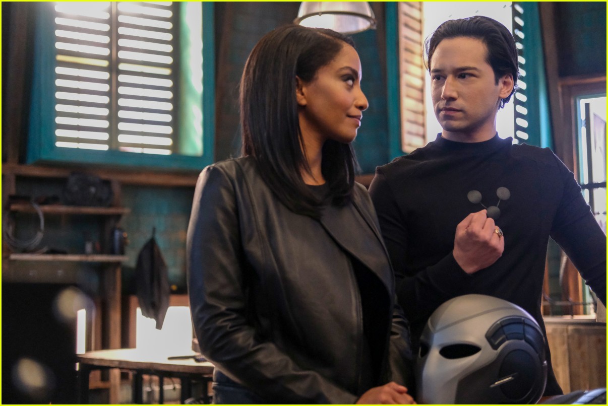 azie tesfai becomes the guardian on supergirl tonight makes history for arrowverse 01