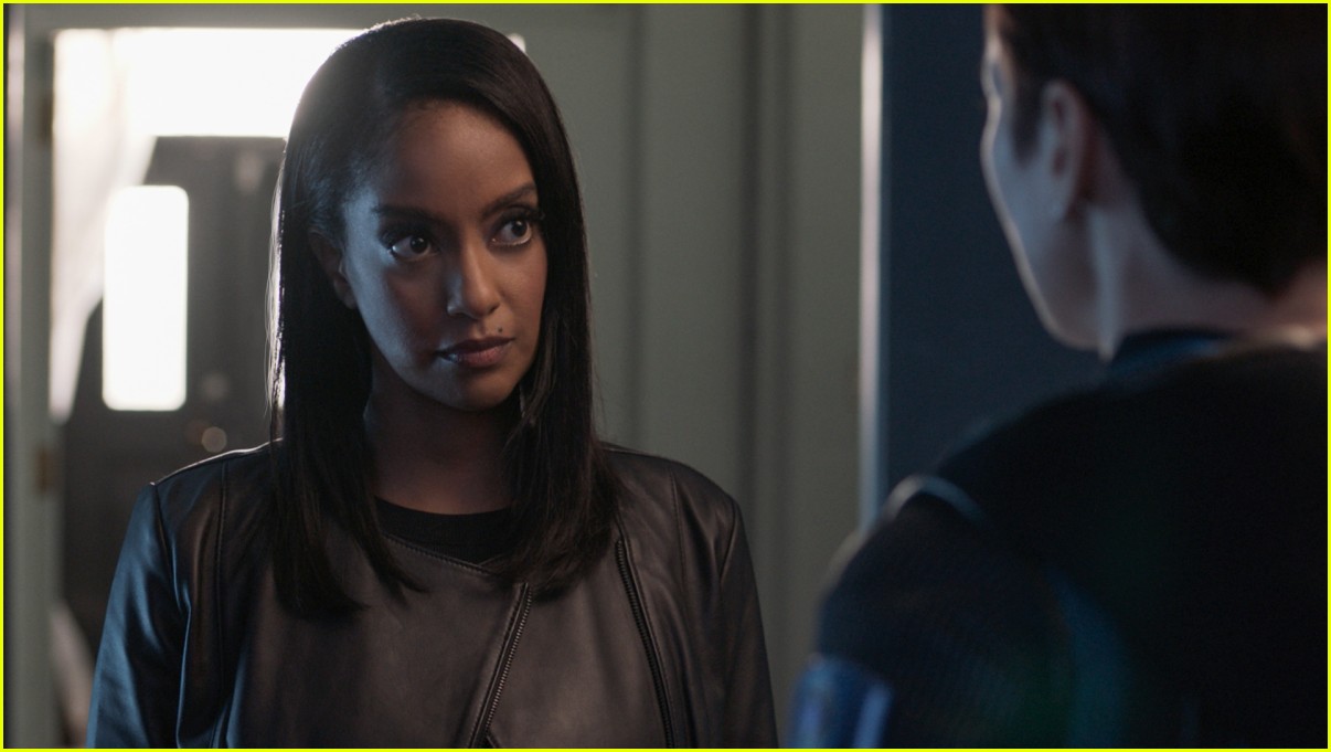 azie tesfai becomes the guardian on supergirl tonight makes history for arrowverse 14