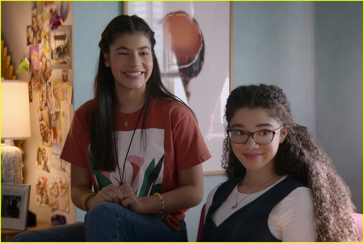 Netflix Premieres 'The Baby-Sitters Club' Season 2 Trailer - Watch Now!:  Photo 1322499  Alicia Silverstone, Anais Lee, Kyndra Sanchez, Malia Baker,  Marc Evan Jackson, Mark Feuerstein, Momona Tamada, Netflix, Shay Rudolph