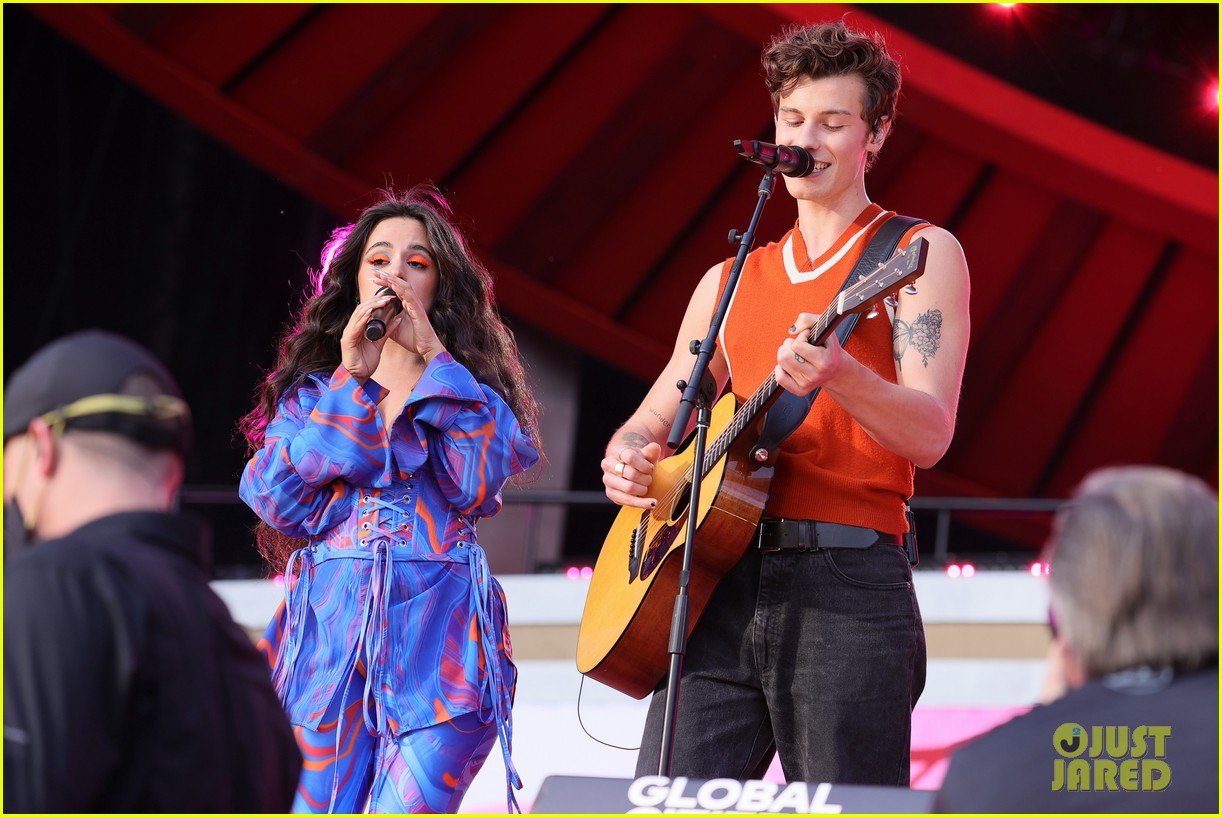 camila cabello shawn mendes kiss at global citizen live 01