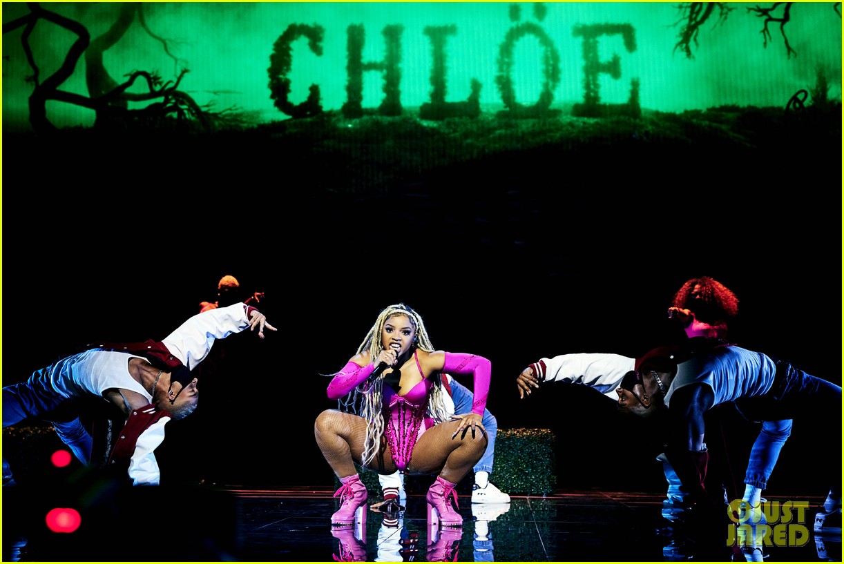 chloe bailey solo performance pics video vmas 14
