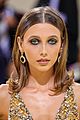 emma chamberlain goes for gold at met gala2021 02