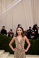 emma chamberlain goes for gold at met gala2021 11