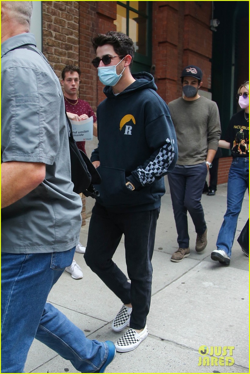 joe nick jonas spotted in new york city amid remember this tour 05