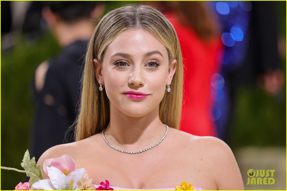 Lili Reinhart Showcases All 50 States at Met Gala 2021 | Photo 1323867