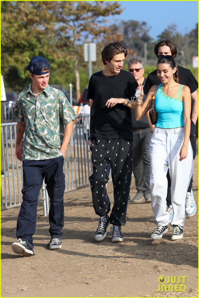 madison beer nick austin hit up malibu chili cook off with friends 02