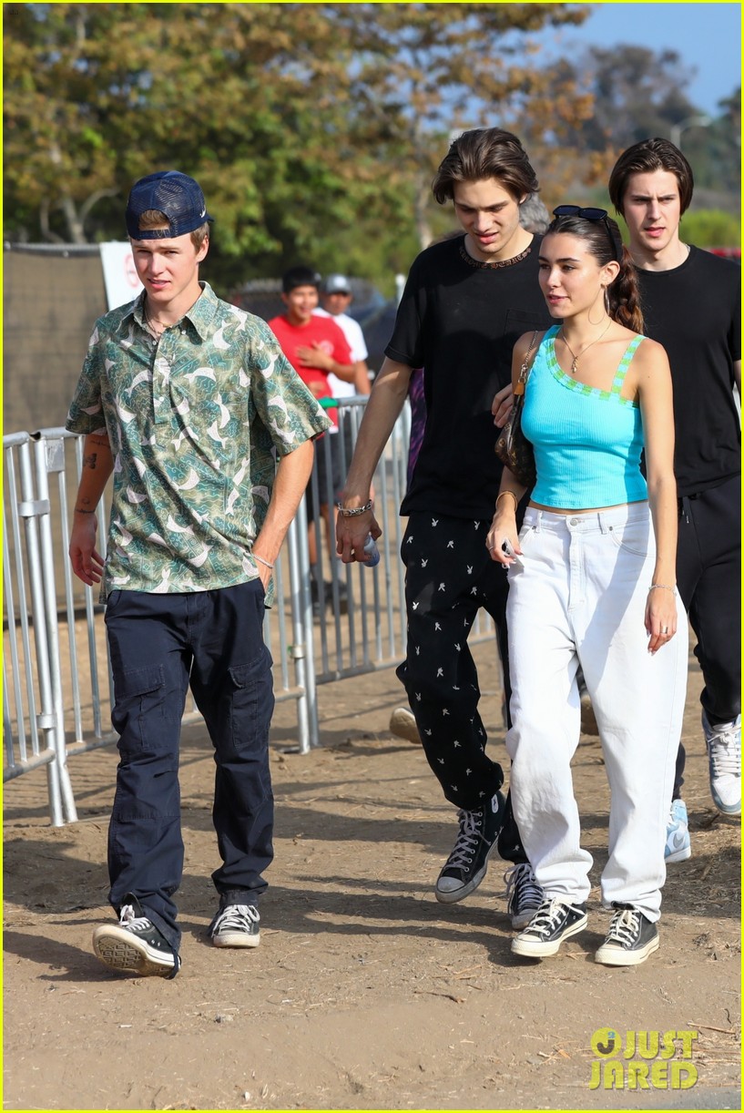 madison beer nick austin hit up malibu chili cook off with friends 05