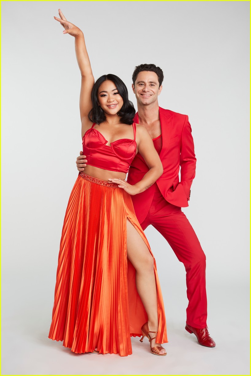 suni lee jives through the dancing with the stars premiere with sasha farber 03