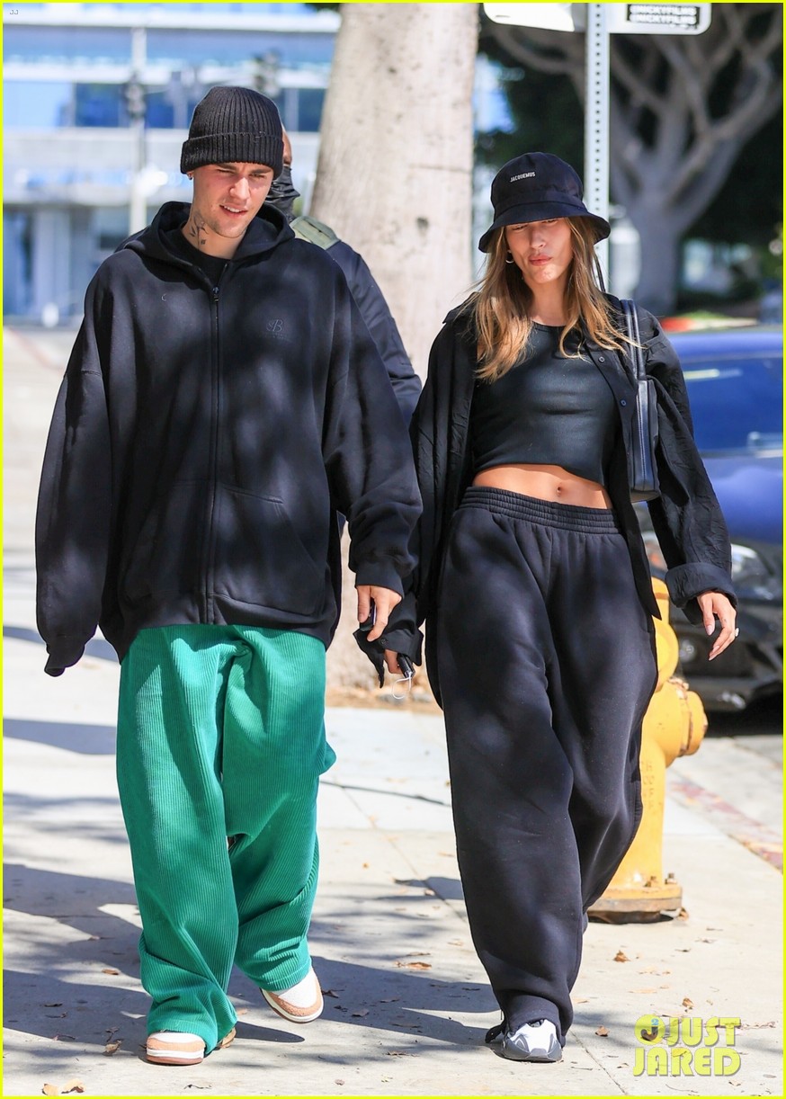 HT City - Justin Bieber and #HaileyBieber's mushy images take over the net,  he struggles to keep his jeans #JustinBieber #JustinHailey #Trending  #TrendingNow #Model #Singer | Facebook