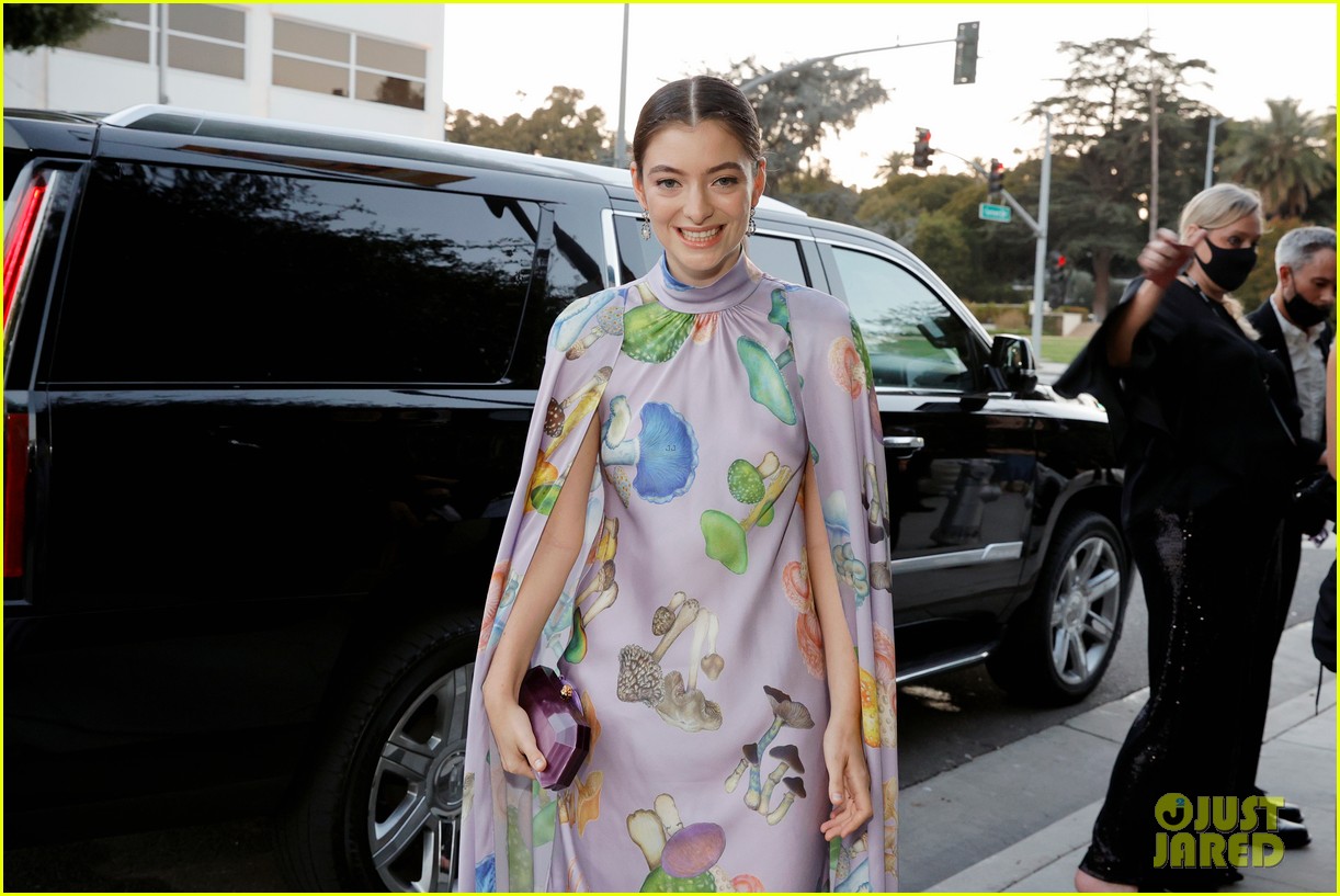 lorde honored by hunter schafer atpower of women event 10