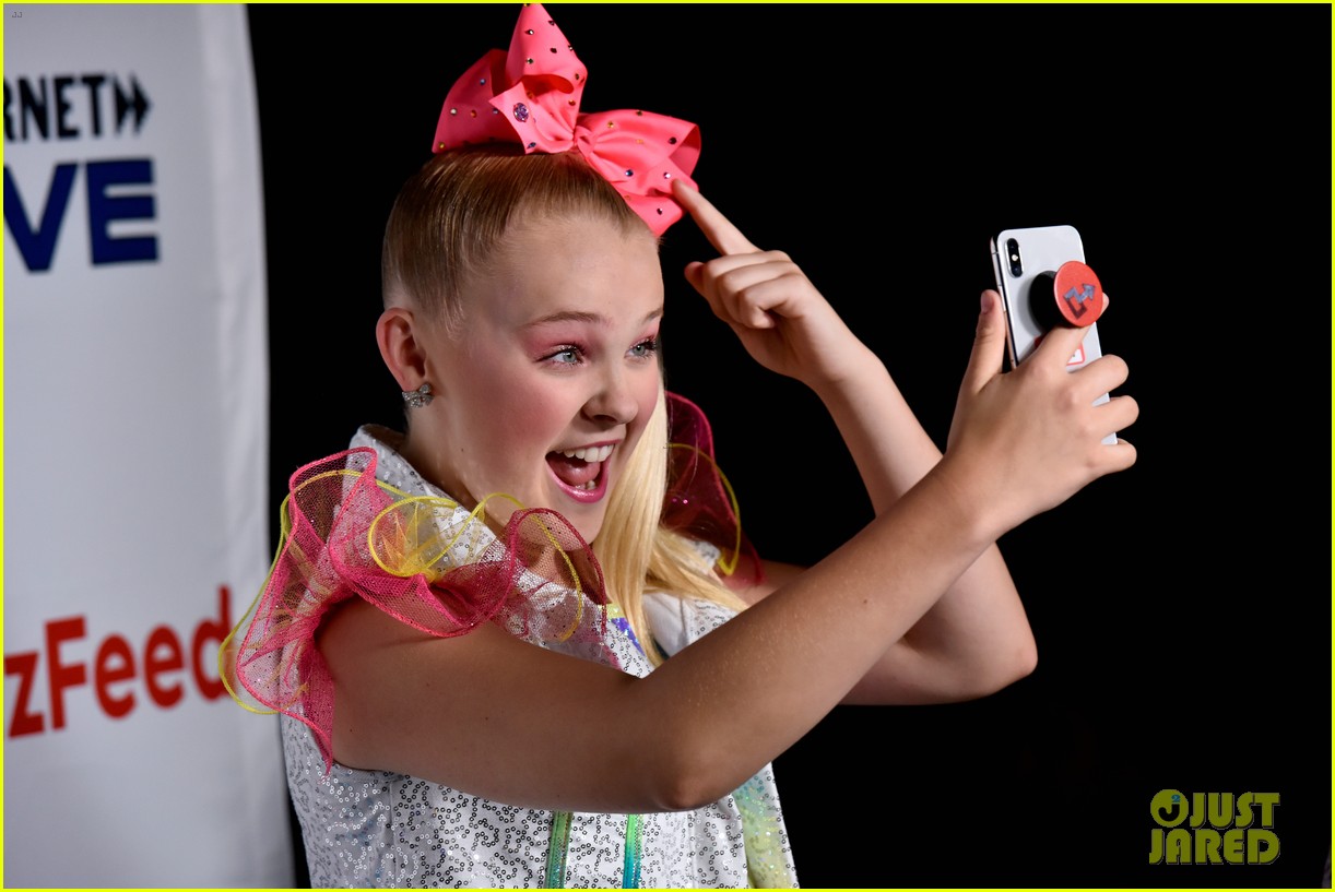 jojo siwa says her iconic bows are on a long vacation 01
