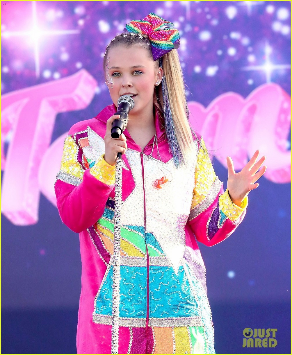 jojo siwa says her iconic bows are on a long vacation 02