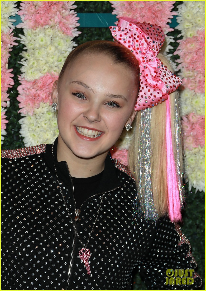 jojo siwa says her iconic bows are on a long vacation 04